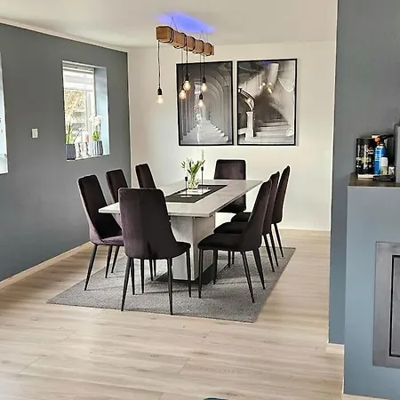 Familie Bolig Med Hage *