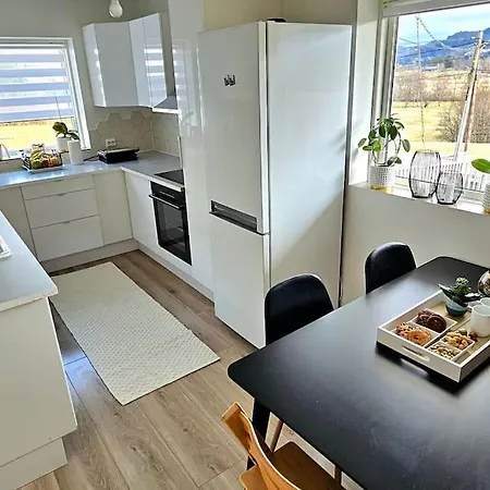 Villa Familie Bolig Med Hage