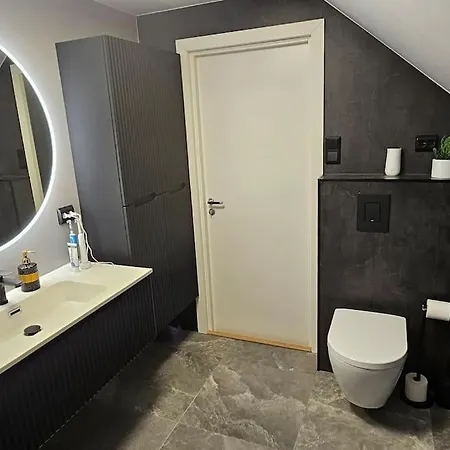 Familie Bolig Med Hage Lyngdal