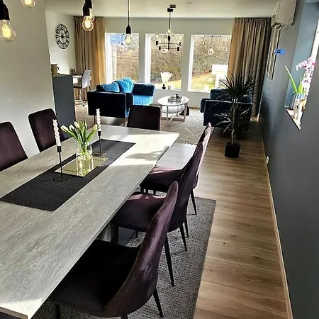 Familie Bolig Med Hage Villa *