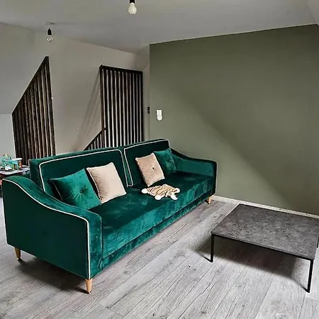 Villa Familie Bolig Med Hage