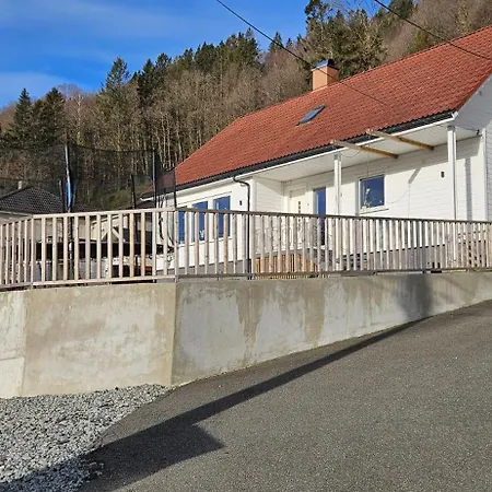 Villa Familie Bolig Med Hage *