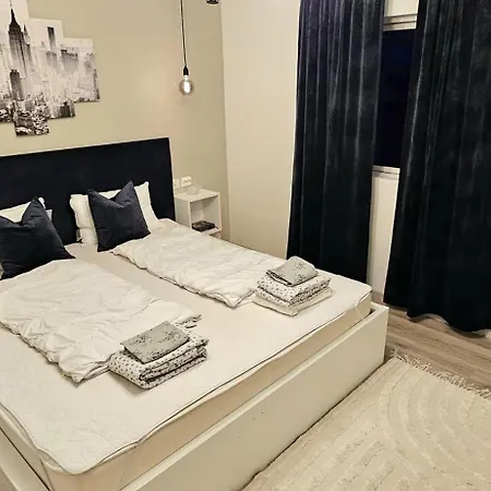 Villa Familie Bolig Med Hage Lyngdal