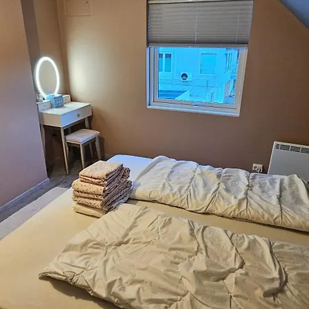 Familie Bolig Med Hage