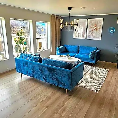 Villa Familie Bolig Med Hage Lyngdal