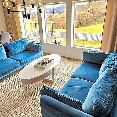 Familie Bolig Med Hage Villa Lyngdal