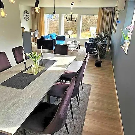 Villa Familie Bolig Med Hage *