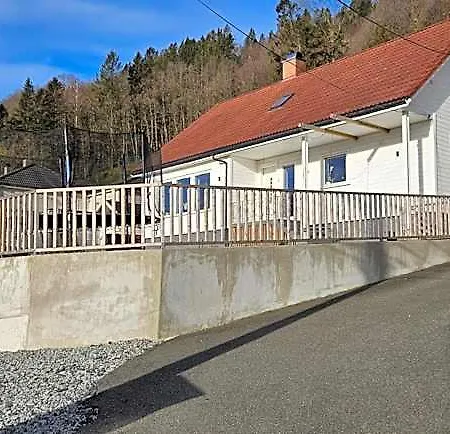 Familie Bolig Med Hage Villa *