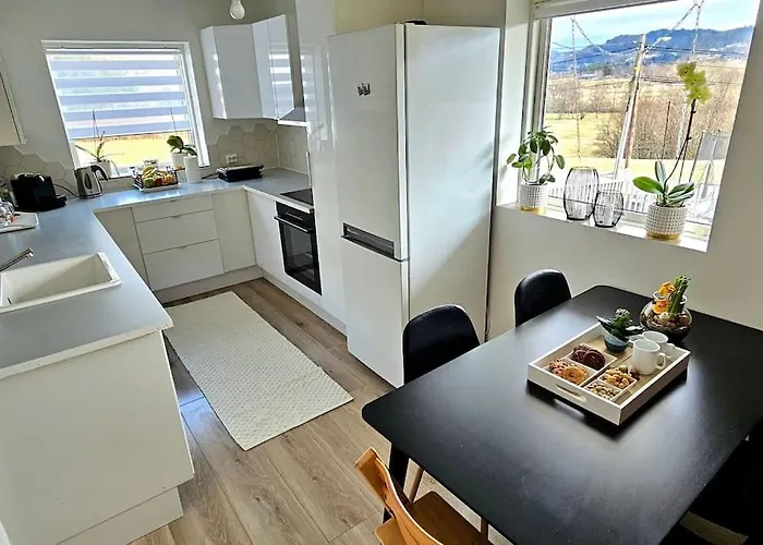 Villa Familie Bolig Med Hage