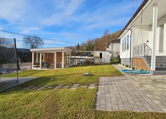 Familie Bolig Med Hage Villa Lyngdal