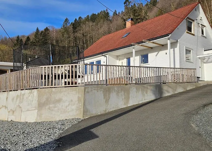 Villa Familie Bolig Med Hage *