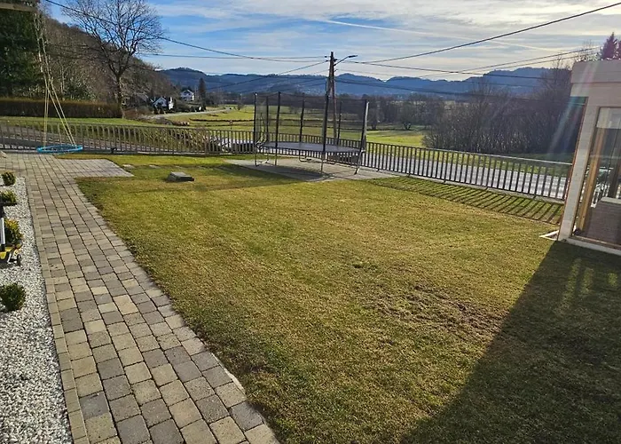 Villa Familie Bolig Med Hage Lyngdal
